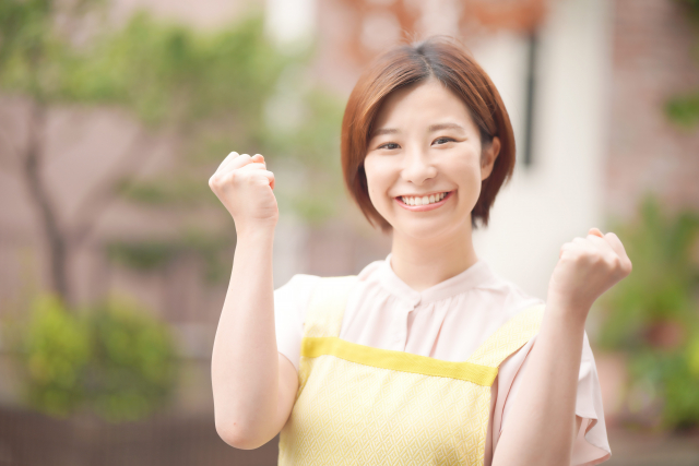 保育士　ガッツポーズ
