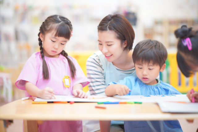 保育士　園児　異年齢保育