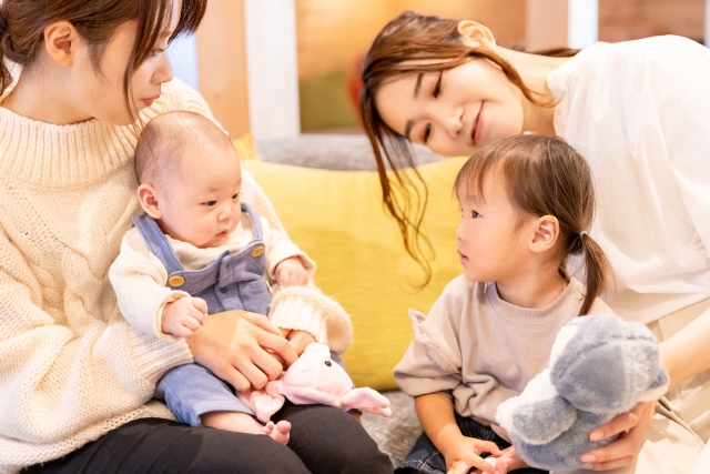 乳児と幼児の異年齢保育