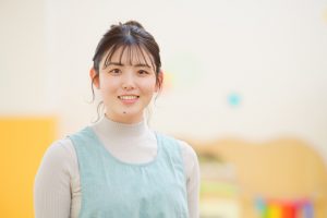 笑顔の保育士