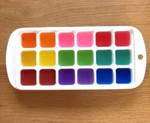 色水を製氷機に入れる