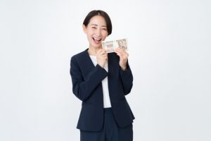 年収500万円を達成するためにいろいろな方法を検討しよう！