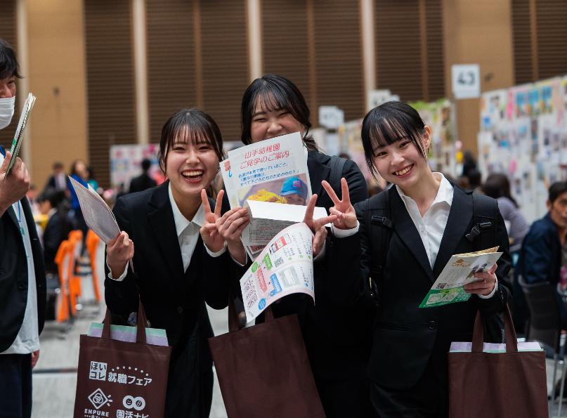 保育学生3人　就活フェア