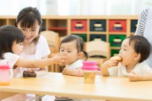 乳児院で働くには給料とキャリアアップも見据えて