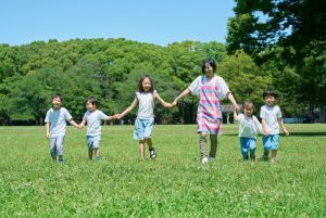 はないちいもんめを楽しむ子ども達