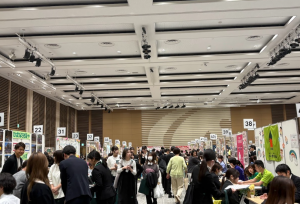 ブースを回る様子