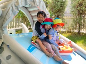 忙しい時期を乗り越えた保育士だからこそ、子どもとの絆も深まります。