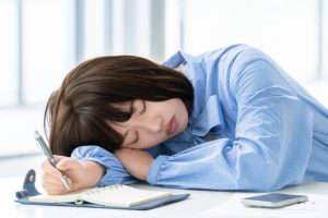 保育士の労働時間は改善されています。