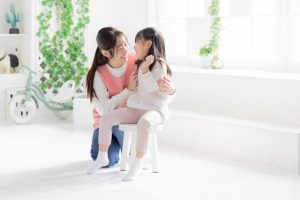 敏感な子どもの気持ちを受け止める保育士