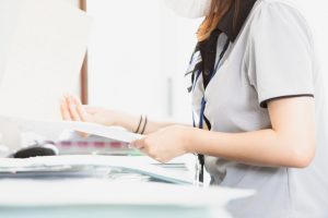 保育士のAI活用で書類の時間を減らし、子どもと向き合う時間を増やそう
